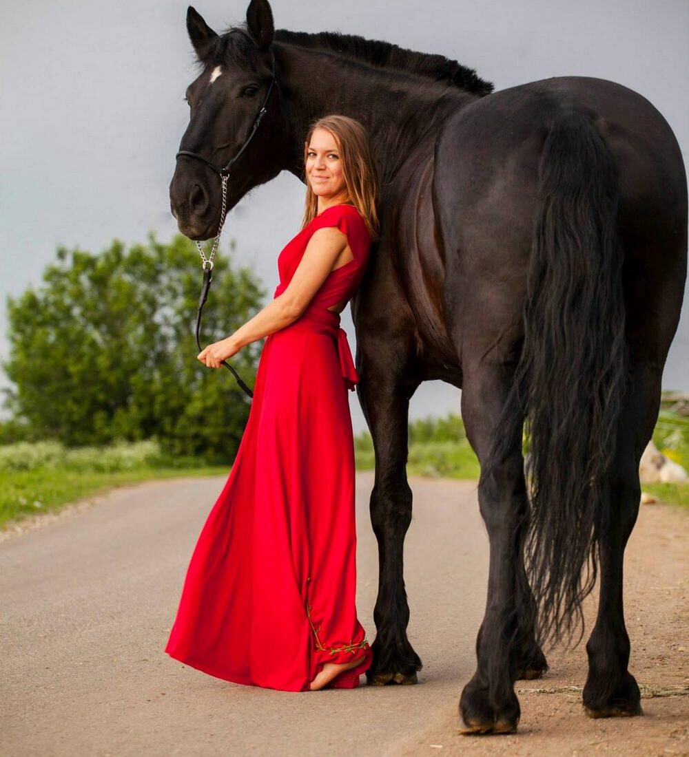 Photo shooting in the Vesuvius National Park with beautiful girl with red dress and black horse